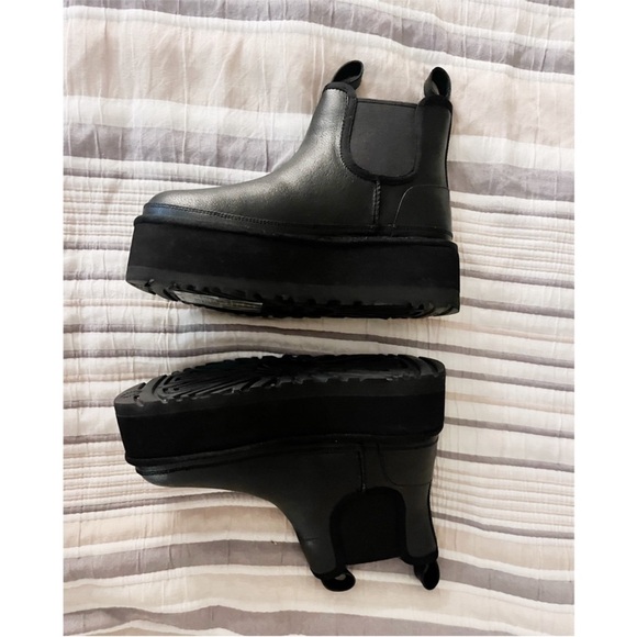 Ugg Platform Chelsea boots - Picture 3 of 3